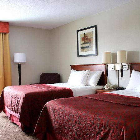 Days Inn & Suites By Wyndham Bloomington/Normal Il Zewnętrze zdjęcie