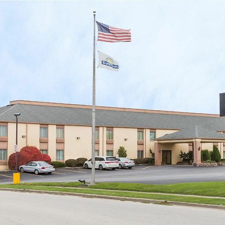 Days Inn & Suites By Wyndham Bloomington/Normal Il Zewnętrze zdjęcie