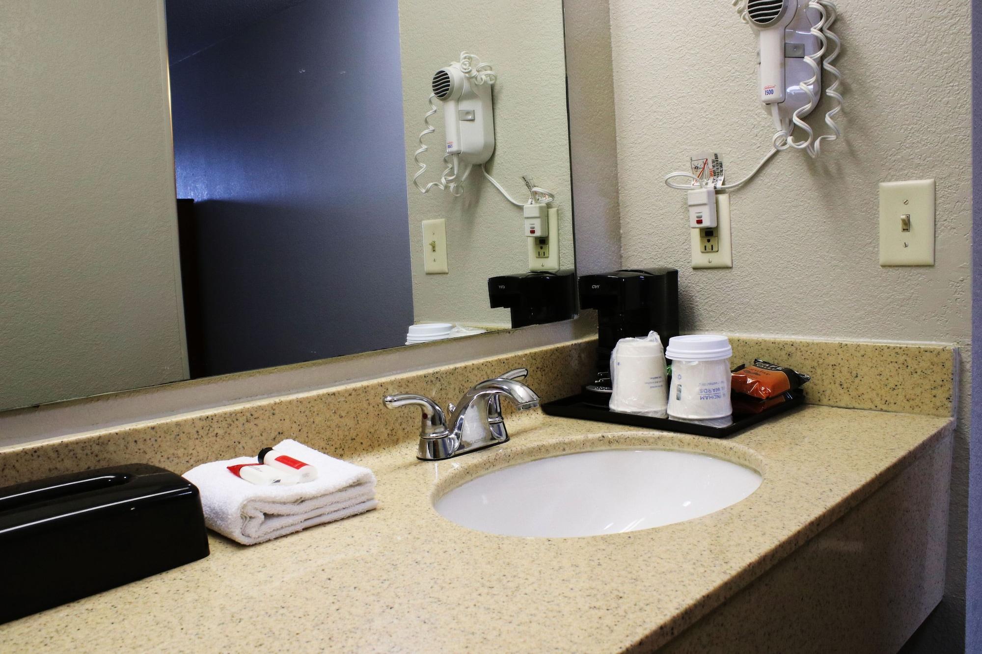 Days Inn & Suites By Wyndham Bloomington/Normal Il Zewnętrze zdjęcie