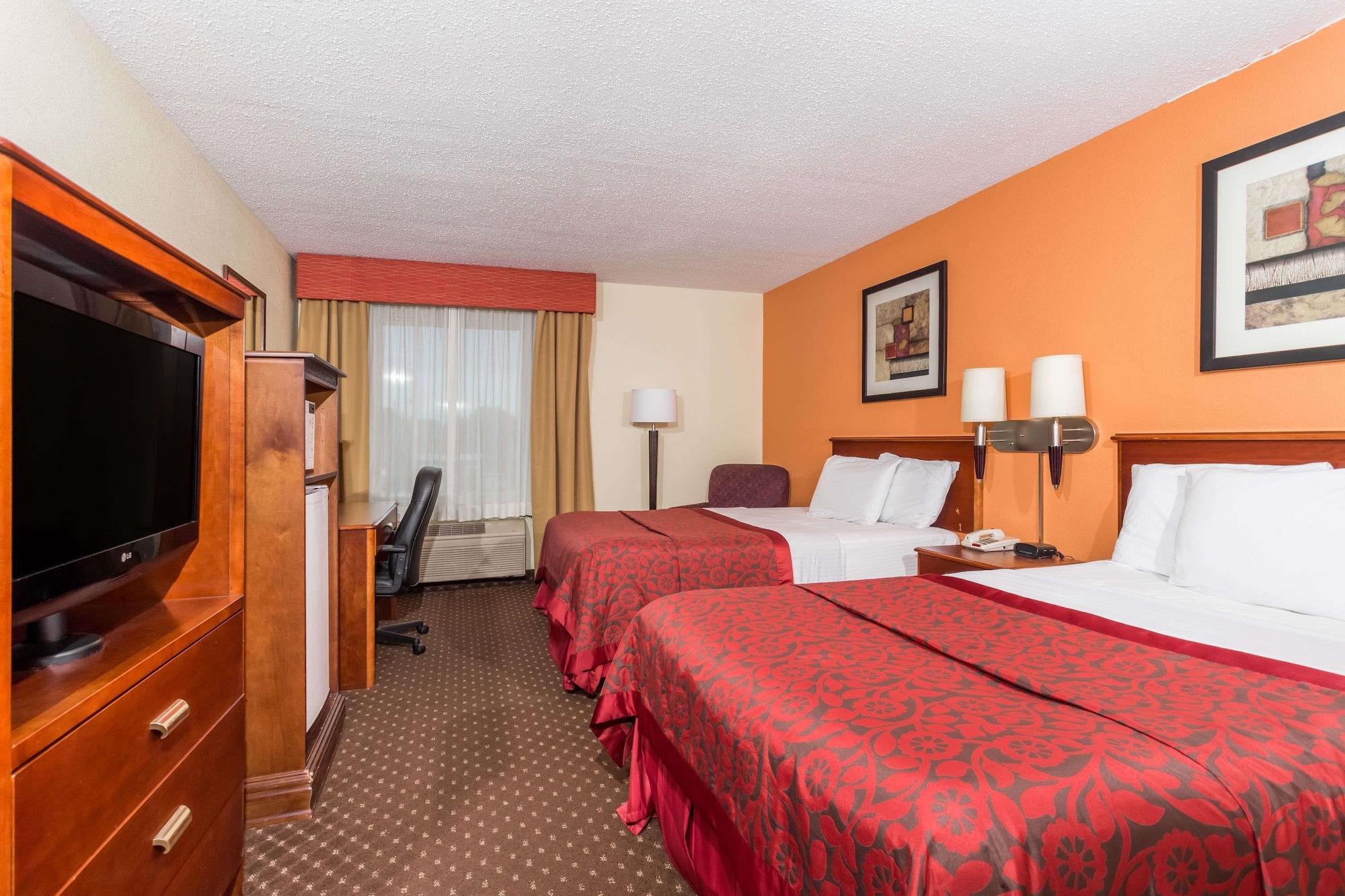 Days Inn & Suites By Wyndham Bloomington/Normal Il Zewnętrze zdjęcie