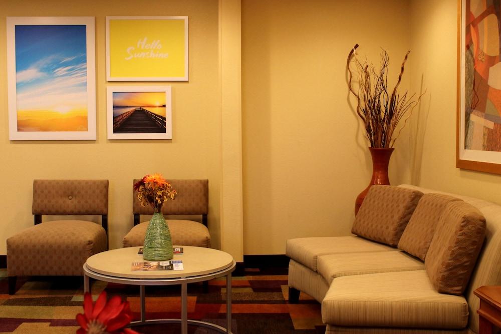 Days Inn & Suites By Wyndham Bloomington/Normal Il Zewnętrze zdjęcie