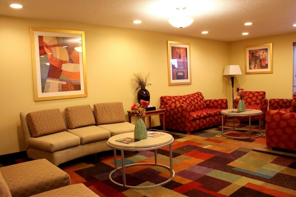 Days Inn & Suites By Wyndham Bloomington/Normal Il Zewnętrze zdjęcie