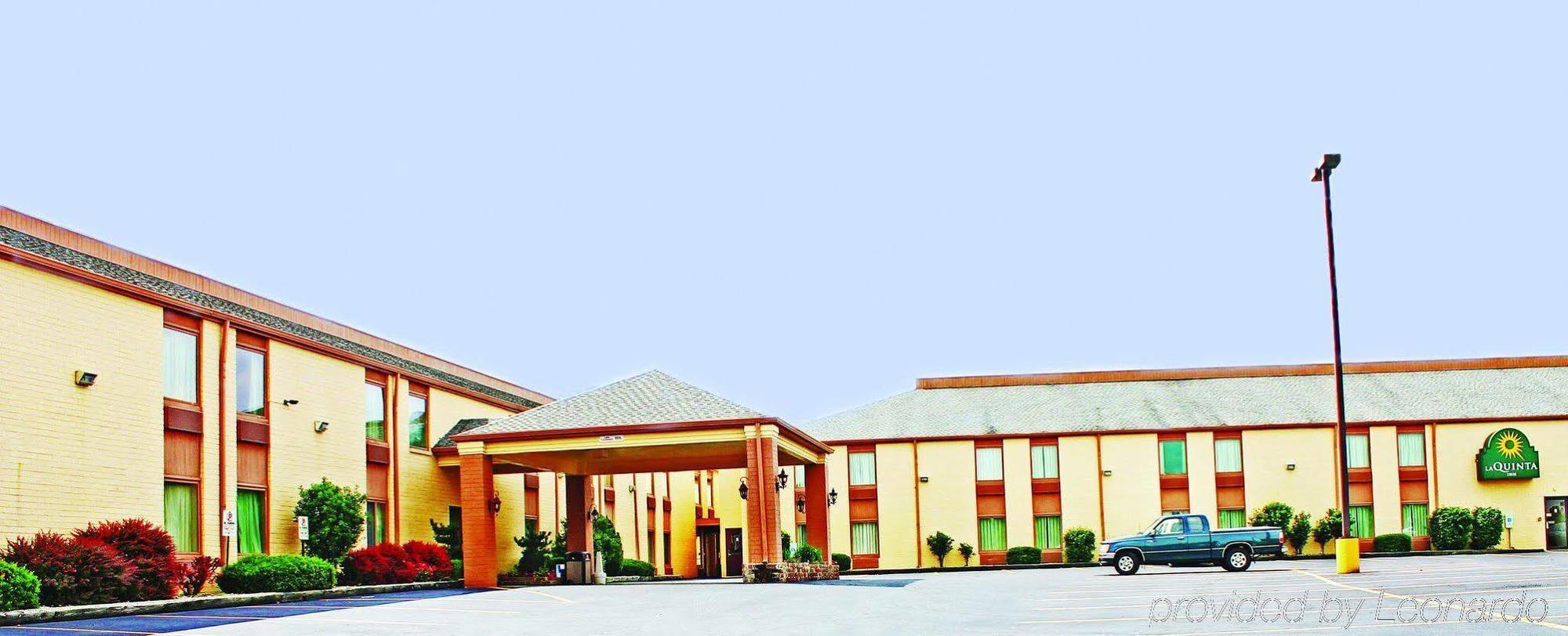 Days Inn & Suites By Wyndham Bloomington/Normal Il Zewnętrze zdjęcie