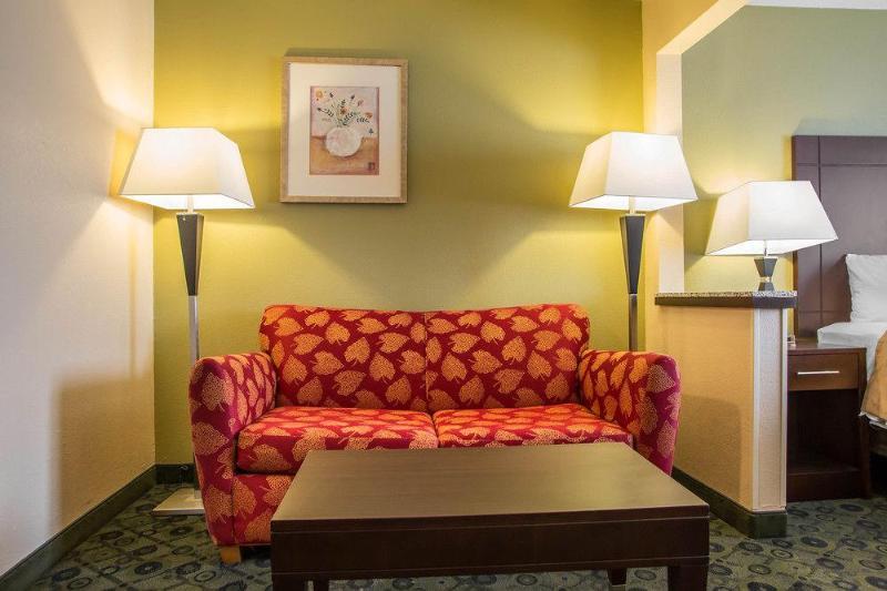 Days Inn & Suites By Wyndham Bloomington/Normal Il Zewnętrze zdjęcie