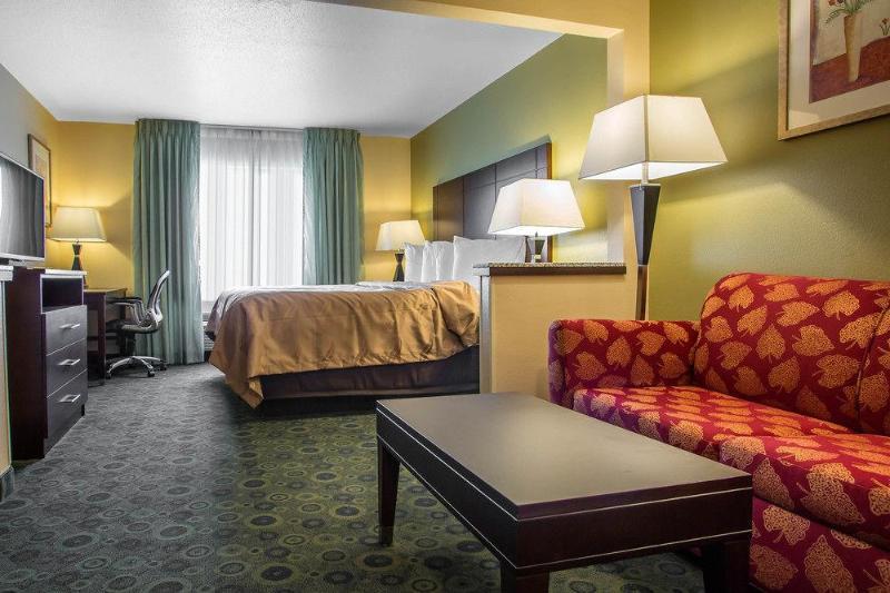 Days Inn & Suites By Wyndham Bloomington/Normal Il Zewnętrze zdjęcie