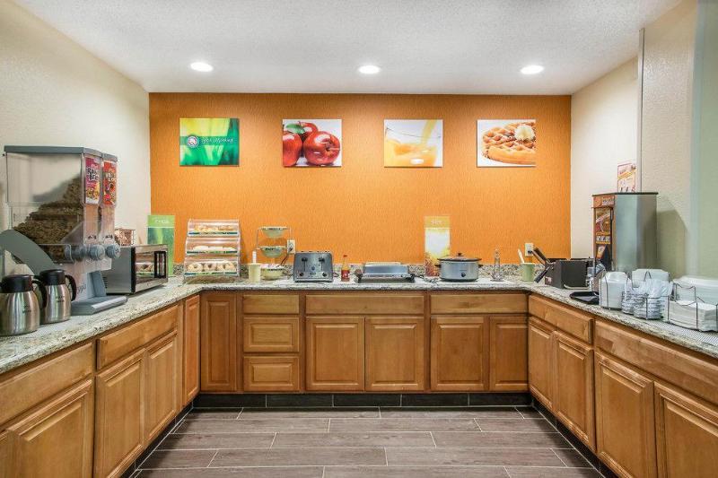 Days Inn & Suites By Wyndham Bloomington/Normal Il Zewnętrze zdjęcie