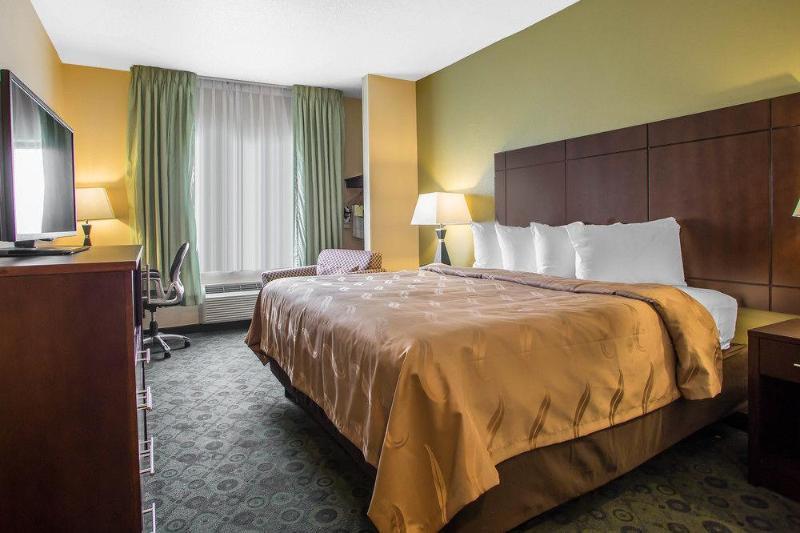 Days Inn & Suites By Wyndham Bloomington/Normal Il Zewnętrze zdjęcie