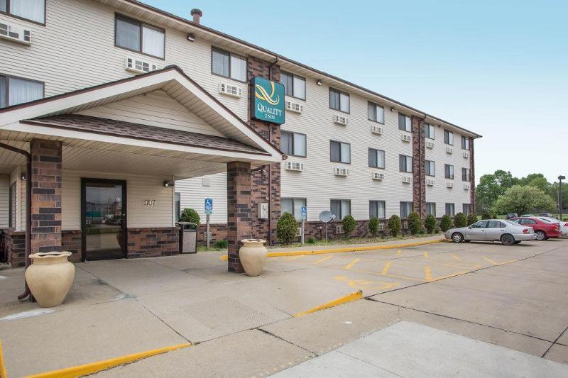Days Inn & Suites By Wyndham Bloomington/Normal Il Zewnętrze zdjęcie