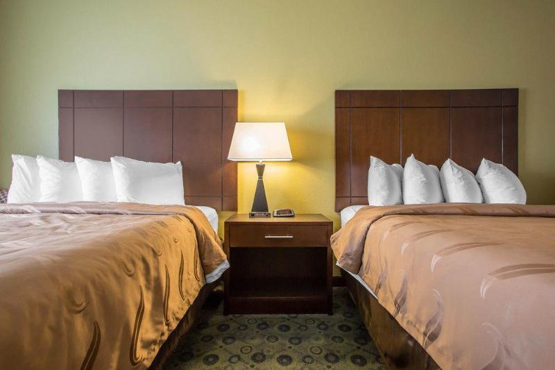 Days Inn & Suites By Wyndham Bloomington/Normal Il Zewnętrze zdjęcie
