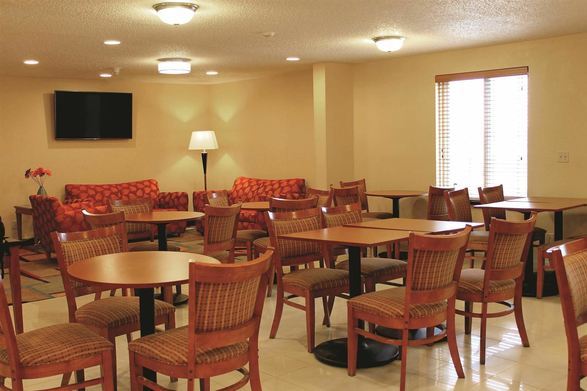 Days Inn & Suites By Wyndham Bloomington/Normal Il Zewnętrze zdjęcie