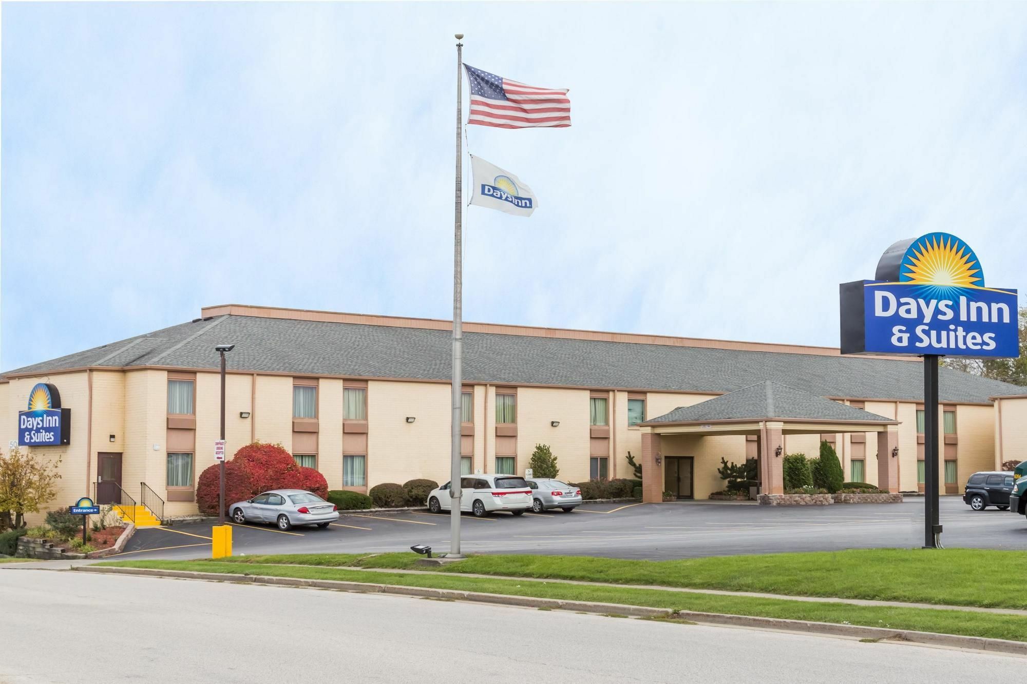 Days Inn & Suites By Wyndham Bloomington/Normal Il Zewnętrze zdjęcie