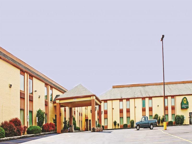 Days Inn & Suites By Wyndham Bloomington/Normal Il Zewnętrze zdjęcie
