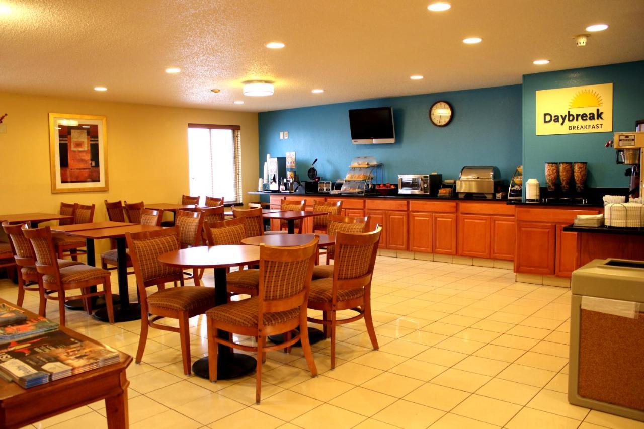 Days Inn & Suites By Wyndham Bloomington/Normal Il Zewnętrze zdjęcie